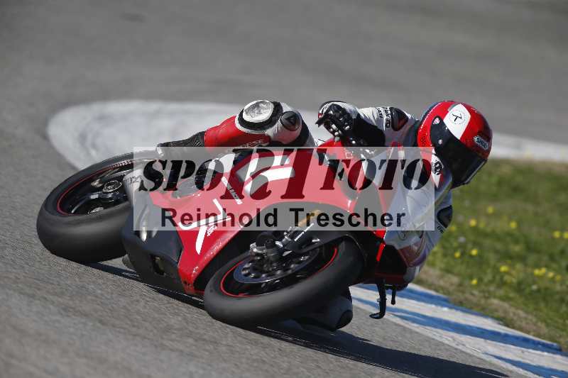 /Archiv-2024/01 26.-28.01.2024 Moto Center Thun Jerez/Gruppe schwarz-black/864